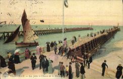 CPA Trouville Les jetees a l'heure de la maree