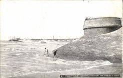 CPA Trouville La jetee promenade vue prise de la plage