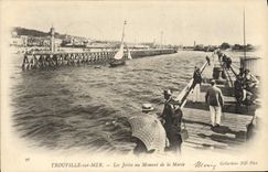CPA Trouville Sur Mer Les jetees au moment de la maree