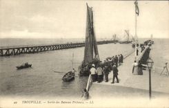 VINTAGE POSTCARD Trouville Left the sinning boats