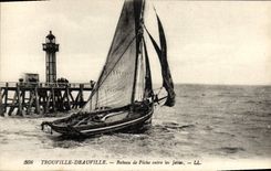 VINTAGE POSTCARD Trouville Deauville boat of sin enters the piers