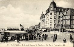 CPA Trouville Le trouville palace et les planches 