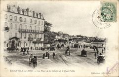 CPA Trouville Sur mer la place de la cabotte et le quai vallee
