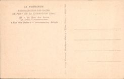 CPA La Normandie arromanches Les bains le port de la liberation 1944 La rue des Bains Militaria