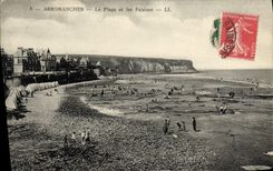 CPA Arromanches La plage et les falaises