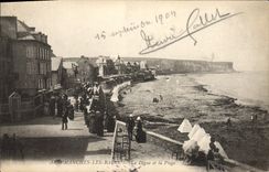 CPA Arromanches Les Bains La Digue Et La Plage