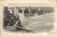 CPA Arromanches Les Bains Aspect De La Digue Par Une Maree d'Equinoxe
