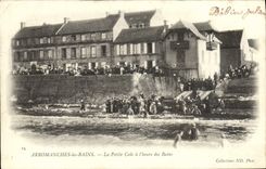 CPA Arromanches Les Bains La Petite Cale A l'Heure Des Bains