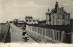 CPA Asnelles La Digue De Mer Et Les Villas