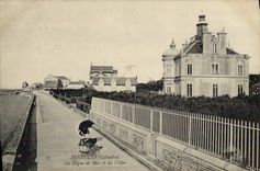 CPA Asnelles La Digue De Mer Et Les Villas