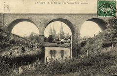 CPA Bayeux La cathedrale vue du pont des trois lanternes Enfants Peche pecheurs
