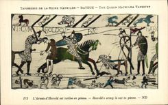 CPA Tapisserie de la reine mathilde Bayeux L'armee d'Harold est taillee en pieces