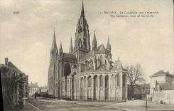 CPA Bayeux le cathedrale vue d'ensemble