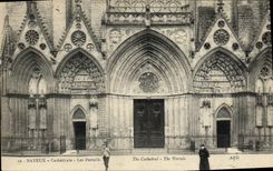 CPA Bayeux cathedrale les portails