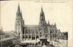POSTAL Bayeux de la VENDIMIA junto de la catedral vista del eveche
