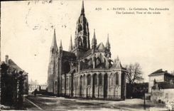 CPA Bayeux La Cathedrale Vue d'ensemble 