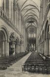 CPA Bayeux La Cathedrale La nef et le choeur 