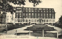 VINTAGE POSTCARD Blonville On Sea the large Hotel