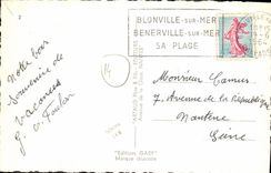 CPM Blonville Sur Mer Vue d'ensemble de la plage Pavillon fleuri La plage et le grand hotel Effet de vagues Costumes 