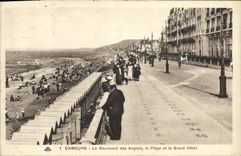 CPA Cabourg Le boulevard des Anglais la plage et le grand hotel