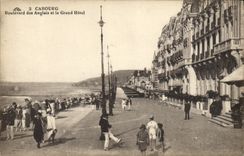 CPA Cabourg Le Boulevard des Anglais et le Grand Hotel