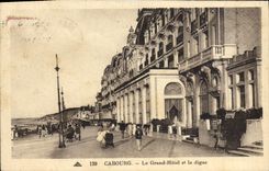 CPA Cabourg Le Grand Hotel et la Digue
