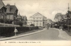 Calle de Cabourg de la POSTAL de la VENDIMIA del mar y del casino