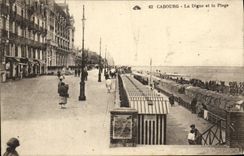 CPA Cabourg La digue et la plage 