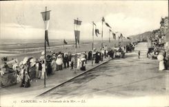 CPA Cabourg La Promenade de la Mer