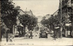 Avenida de Cabourg de la POSTAL de la VENDIMIA del mar del automóvil