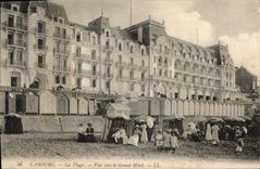 CPA Cabourg La Plage Vue vers le Grand Hotel 
