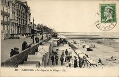 CPA Cabourg La Digue et la Plage 
