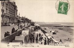 CPA Cabourg La Digue et la Plage 