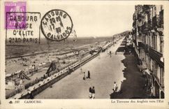 CPA Cabourg La Terrasse des Anglais vers l'Est