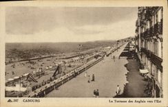 CPA Cabourg La Terrasse des Anglais vers l'Est