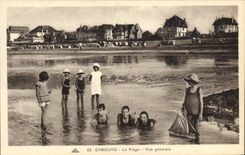 POSTAL Cabourg de la VENDIMIA los niños de la opinión de la playa
