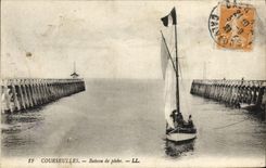 VINTAGE POSTCARD Courseulles Vessel Fishing
