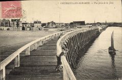 CPA Courseulles sur Mer Vue prise de la Jetee