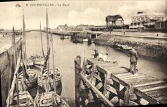 CPA Courseulles Le Port Bateaux