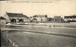 VINTAGE POSTCARD Courseulles on Sea Large the Park with Oysters