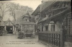 CPA Dives sur Mer Hostellerie Guillaume le Conquerant Cour des Postes Royales