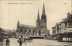 CPA La Delivrande La Basilique et La Place 
