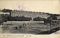 CPA Lisieux La Caserne Delaunay Militaria