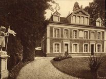 CPA Les buissonnets Lisieux facade d'entree