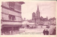 CPA Lisieux Place thiers une vieille maison la cathedrale