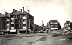 CPM Lisieux La carrefour de la basilique et place victor hugo