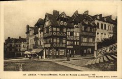 Las mujeres mayores de Lisieux de la POSTAL de la VENDIMIA contienen el mercado de los lugares en la mantequilla