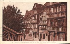 Casas de las mujeres mayores de Lisieux de la POSTAL de la VENDIMIA y la calle con el tanque
