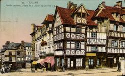 CPA Lisieux Vieilles Maisons place de la halle au beurre