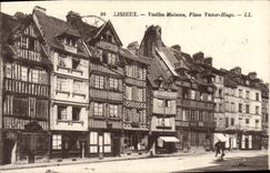 CPA Lisieux Vieilles maisons place victor hugo